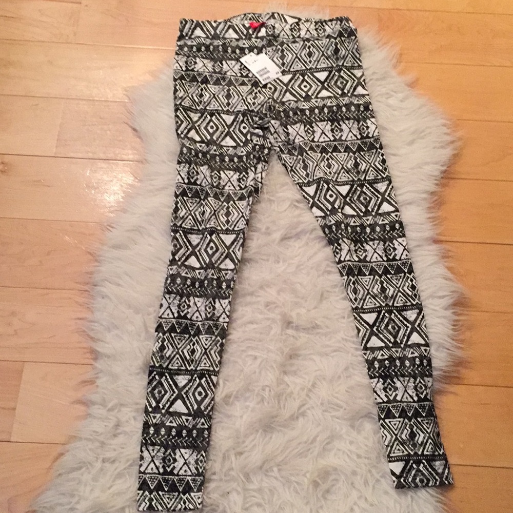 Aztec leggings size small H&M. NWT